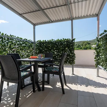 Apartament Livaja *