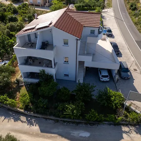 Apartament Livaja *
